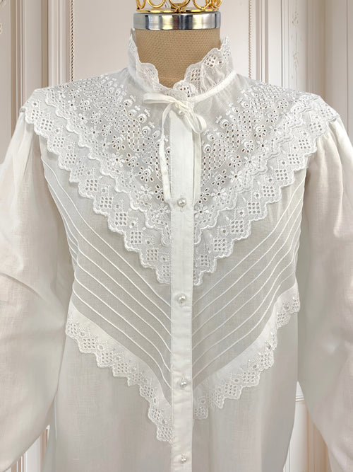 Cămașă albă cu broderie mărimea XL