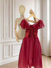 Încarcă imaginea în vizualizatorul Galerie, Rochie vintage de gală cu corset mărimea XS
