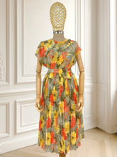 Încarcă imaginea în vizualizatorul Galerie, Compleu vintage cu print floral potrivit pentru M/L
