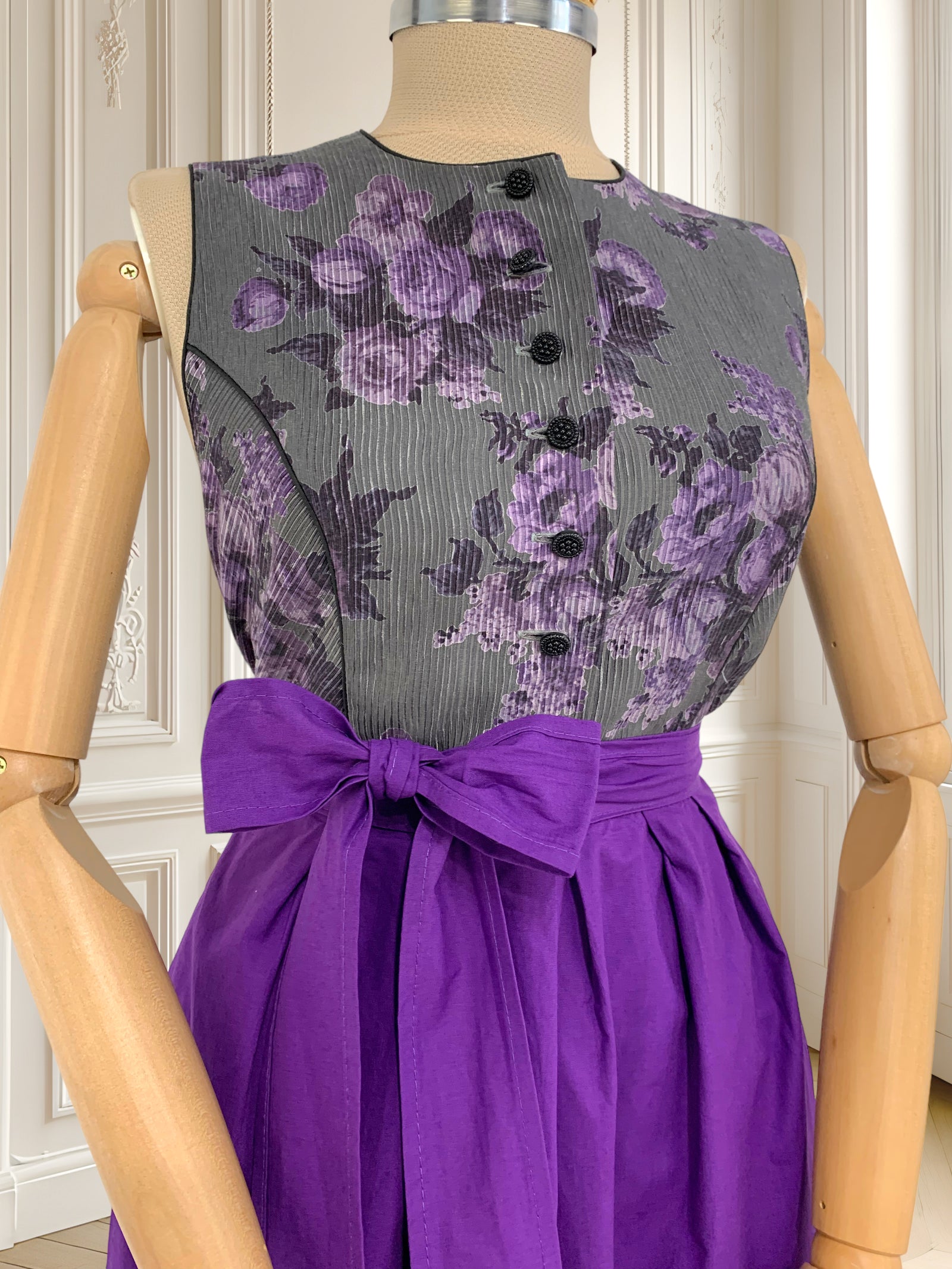 Rochie bavareză cu flori mov mărimea XL