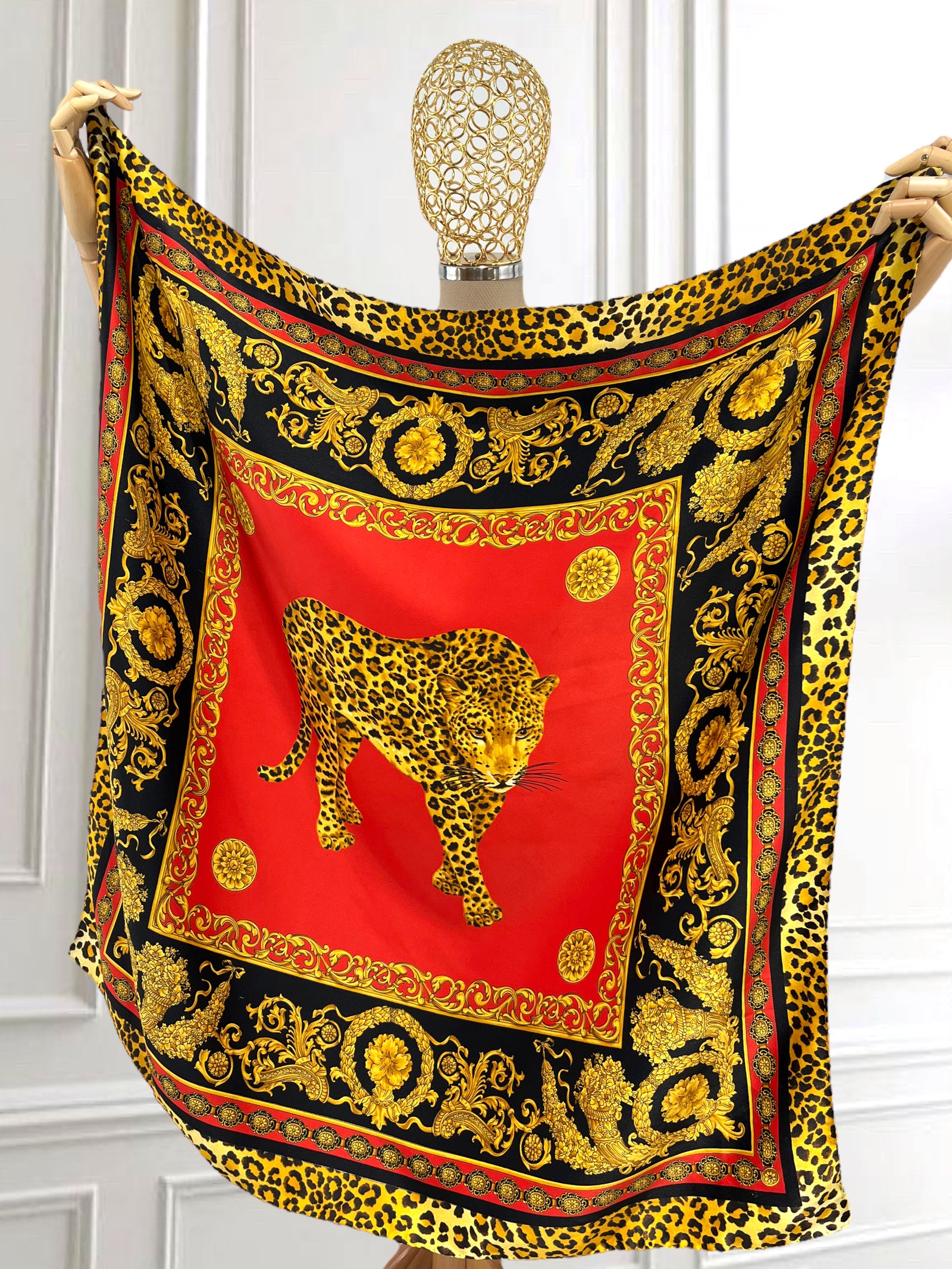 Eșarfă satinată cu leopard