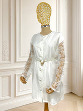 Încarcă imaginea în vizualizatorul Galerie, Cămașă albă cu mâneci de dantelă mărimea XL
