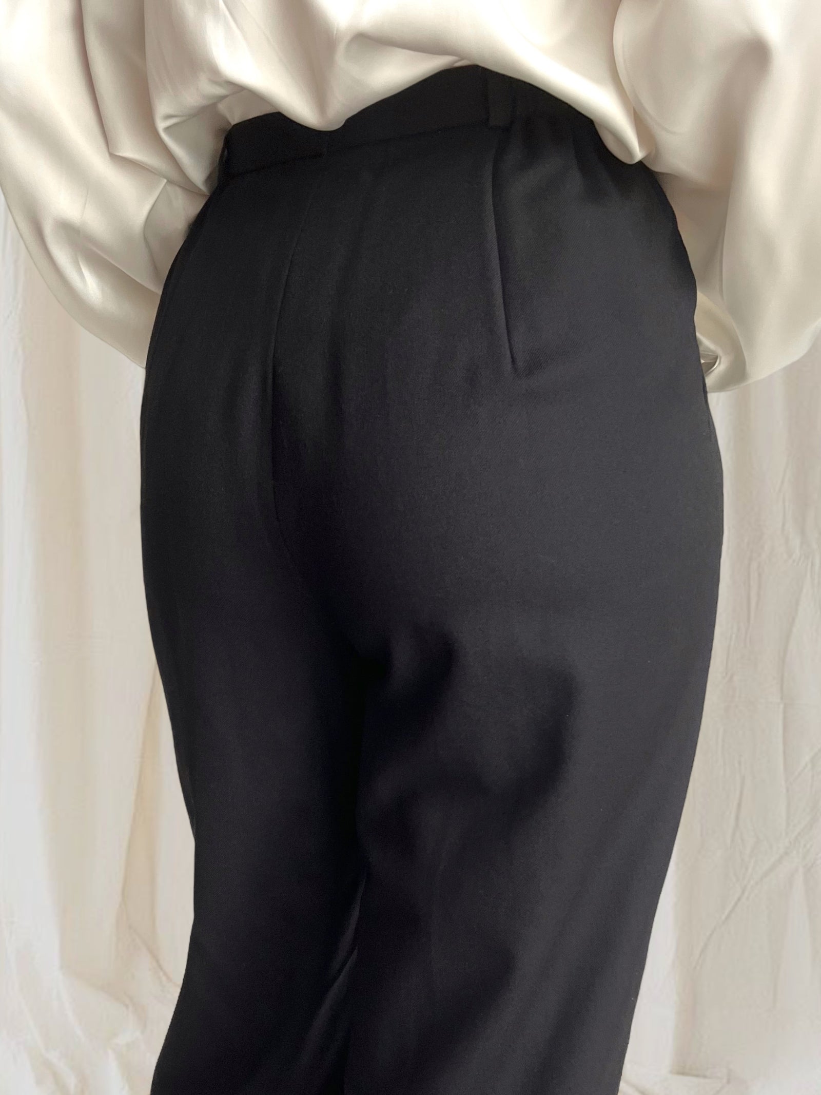 Pantaloni cu pense din lână pură mărimea M