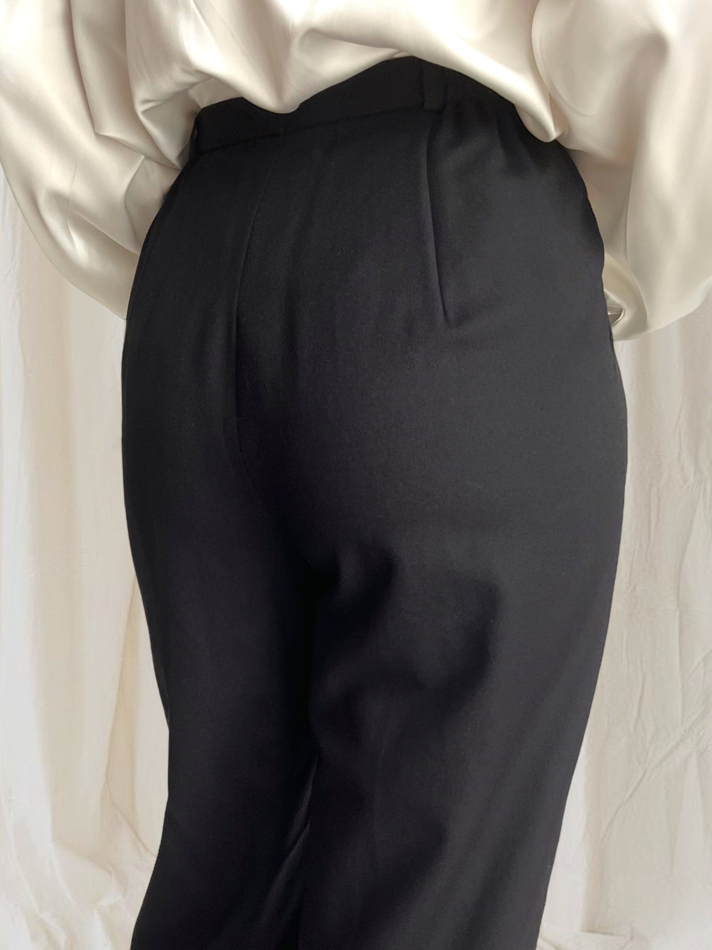 Pantaloni cu pense din lână pură mărimea M