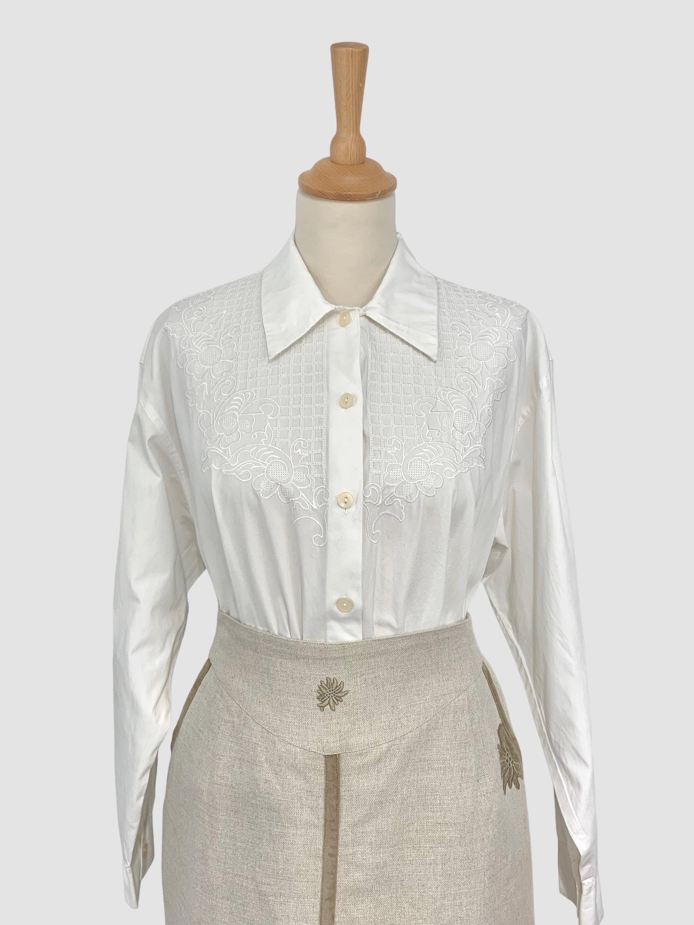 Cămașă vintage cu broderie mărimea XL