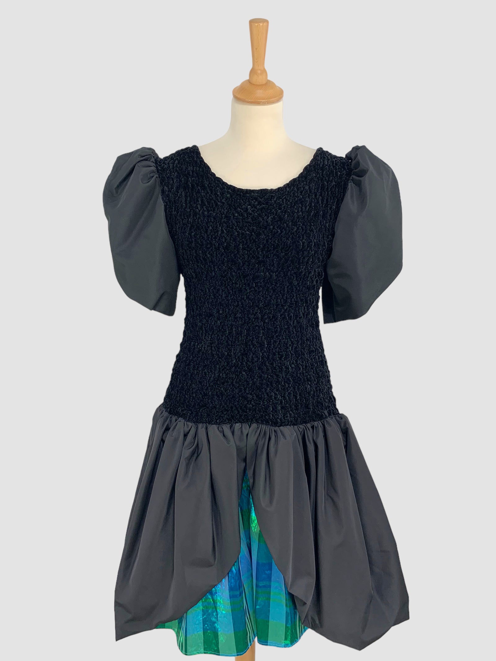 Rochie vintage cu mâneci bufante potrivită pentru S/M