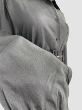 Încarcă imaginea în vizualizatorul Galerie, Cămașă gri din mătase naturală potrivită pentru L/XL
