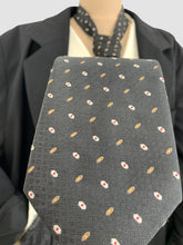 Încarcă imaginea în vizualizatorul Galerie, Cravată neagră cu inserții cusute
