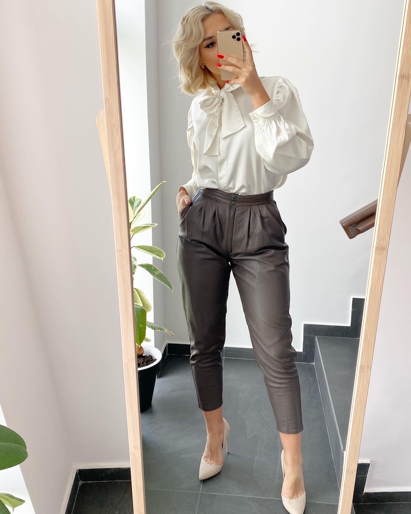 Pantaloni vintage din piele naturală mărimea S