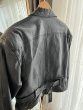 Încarcă imaginea în vizualizatorul Galerie, Jachetă vintage din piele naturală potrivită pentru M/L
