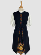 Încarcă imaginea în vizualizatorul Galerie, Rochie cu imprimeu folcloric mărimea S
