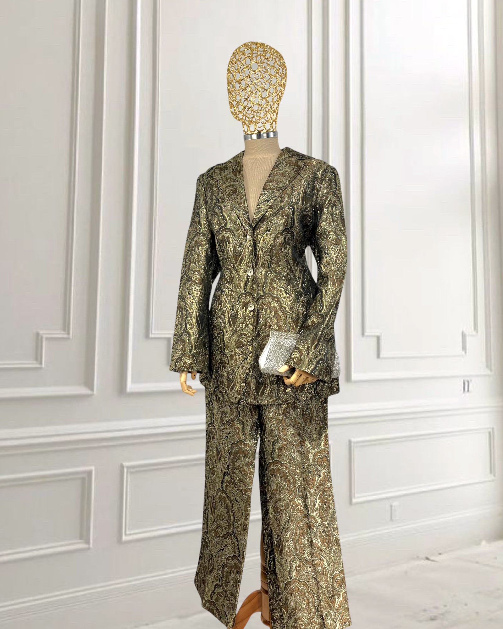 Costum superb din brocart mărimea M