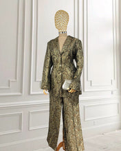 Încarcă imaginea în vizualizatorul Galerie, Costum superb din brocart mărimea M
