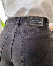 Încarcă imaginea în vizualizatorul Galerie, Jeans vintage Versace mărimea M
