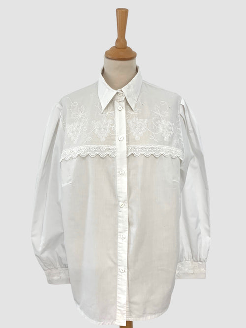 Cămașă cu broderie mărimea XL