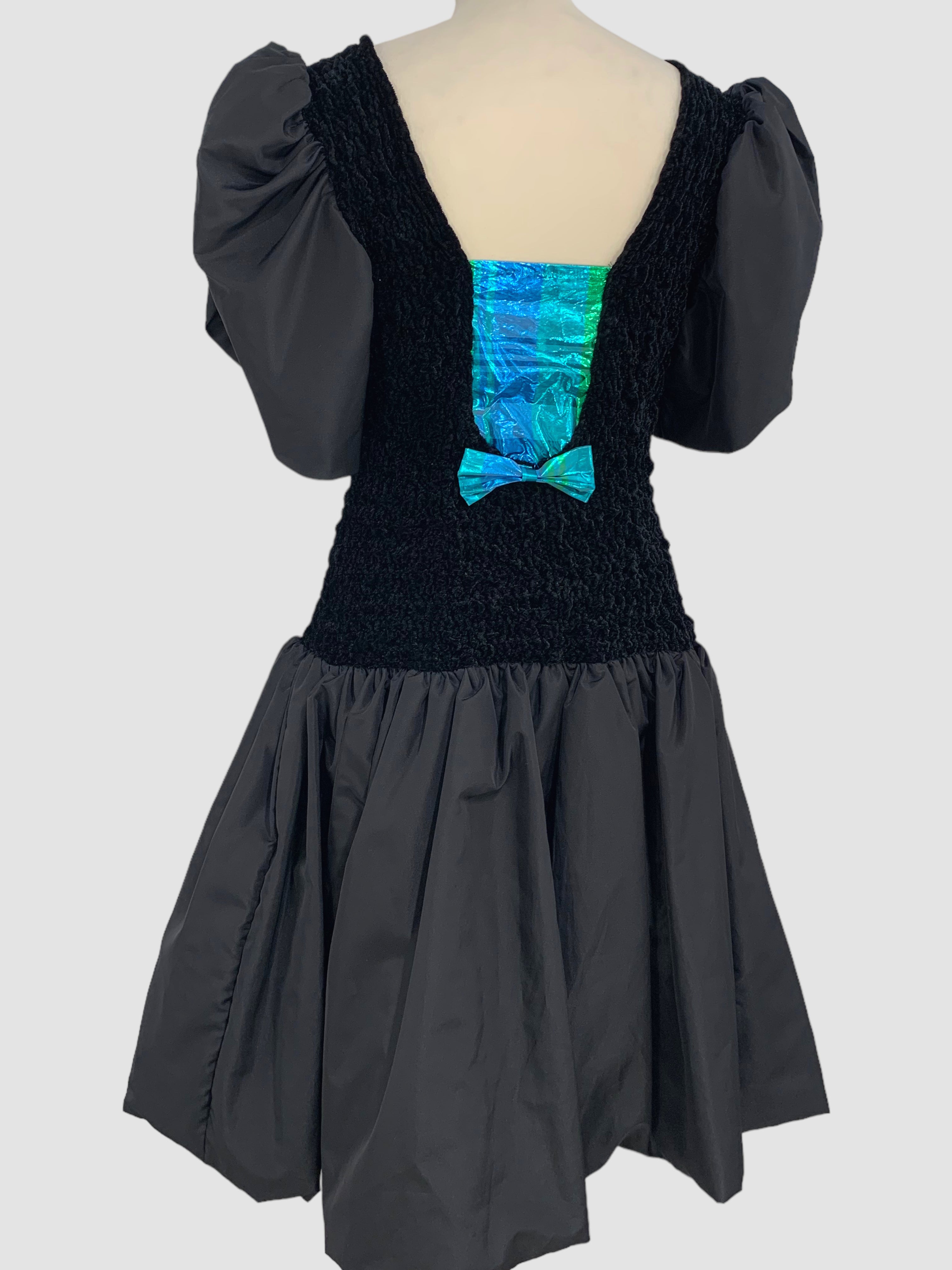 Rochie vintage cu mâneci bufante potrivită pentru S/M