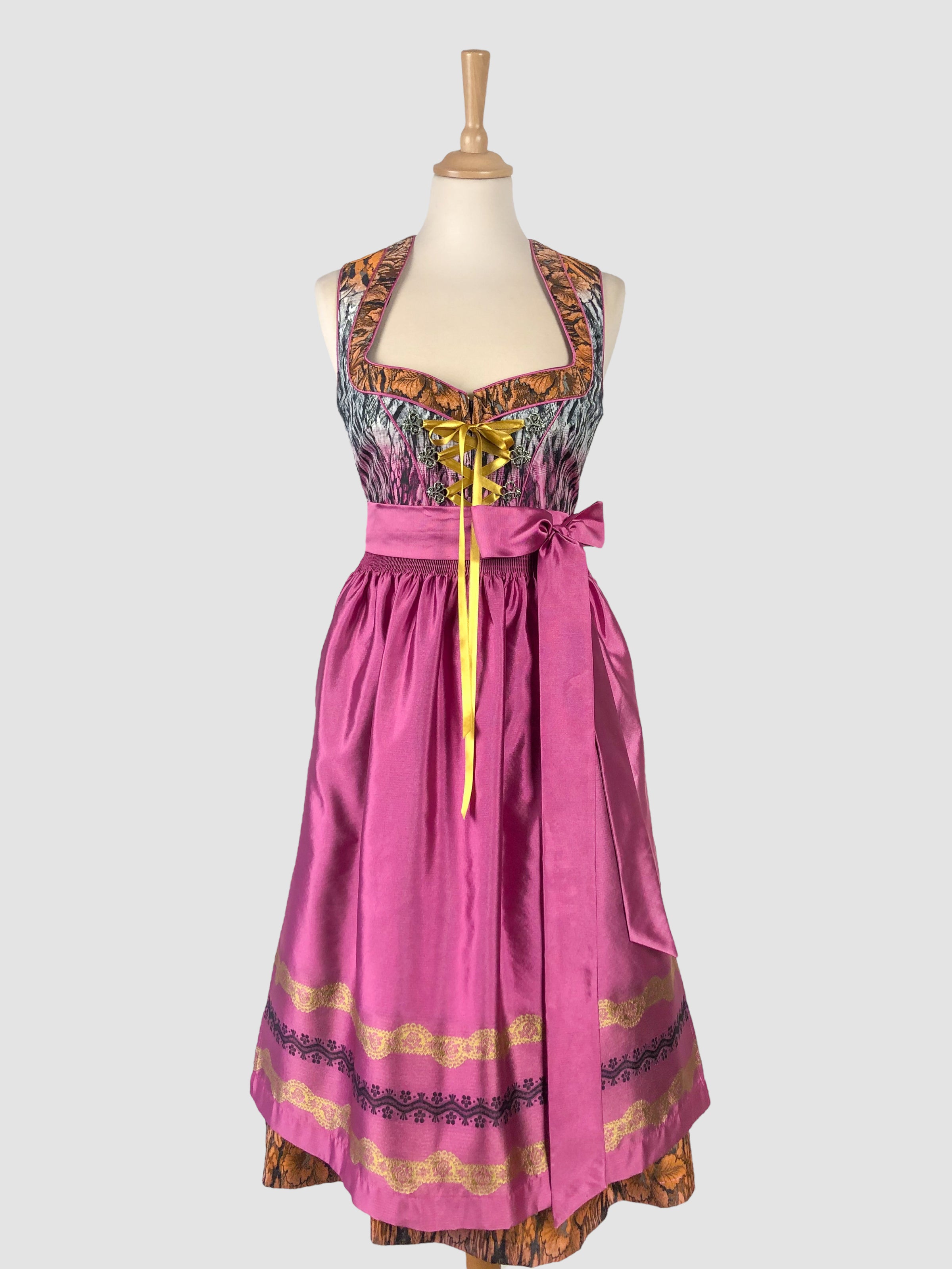 Rochie bavareză deosebită mărimea S