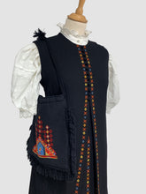 Încarcă imaginea în vizualizatorul Galerie, Rochie cu imprimeu folcloric mărimea S
