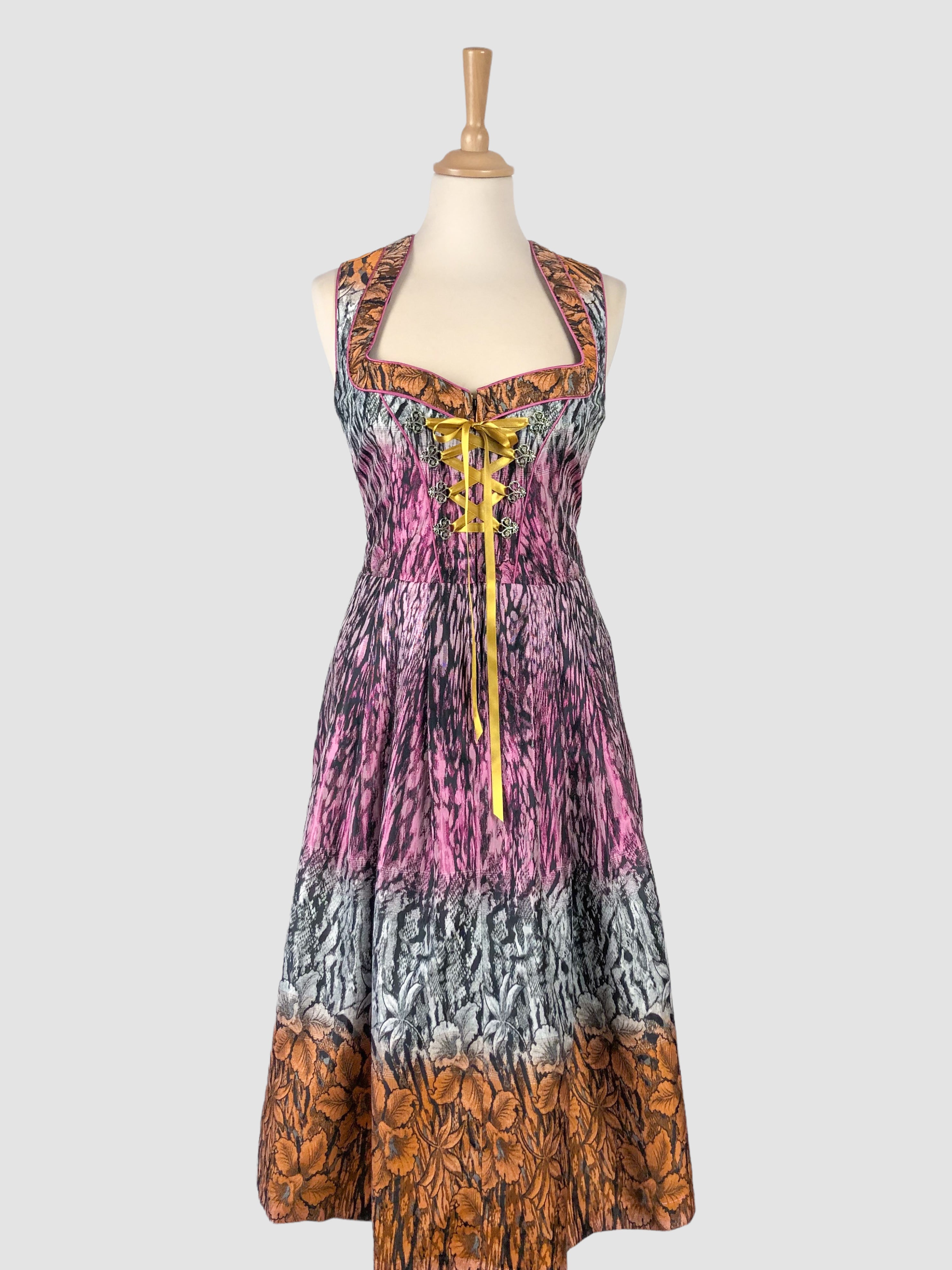 Rochie bavareză deosebită mărimea S