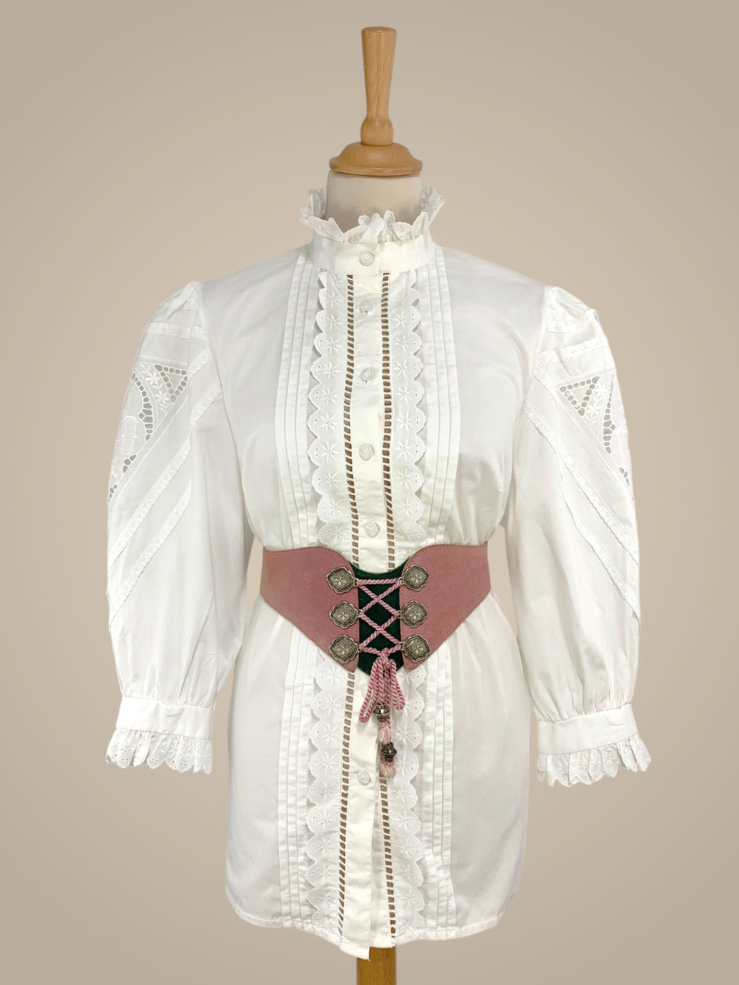 Cămașă albă cu broderie mărimea L
