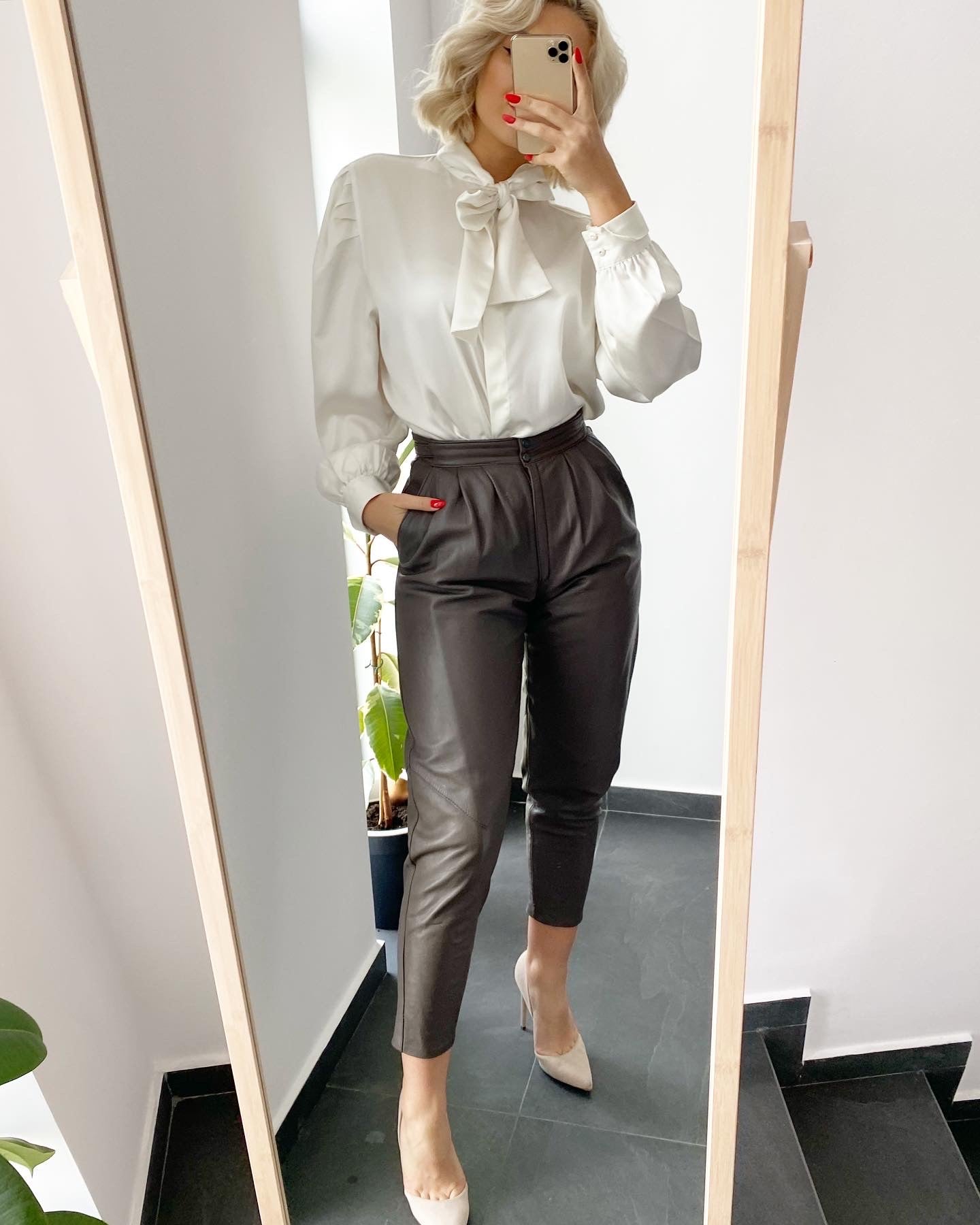 Pantaloni vintage din piele naturală mărimea S